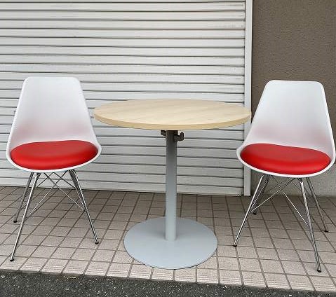 カフェテーブル・サークルテーブル　イス２脚セット　税込3900円