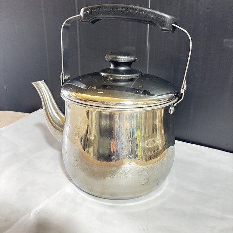 ステンレス製中型やかん　税込1100円