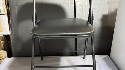 折りたたみチェア　ニトリ　 　税込１０００円
