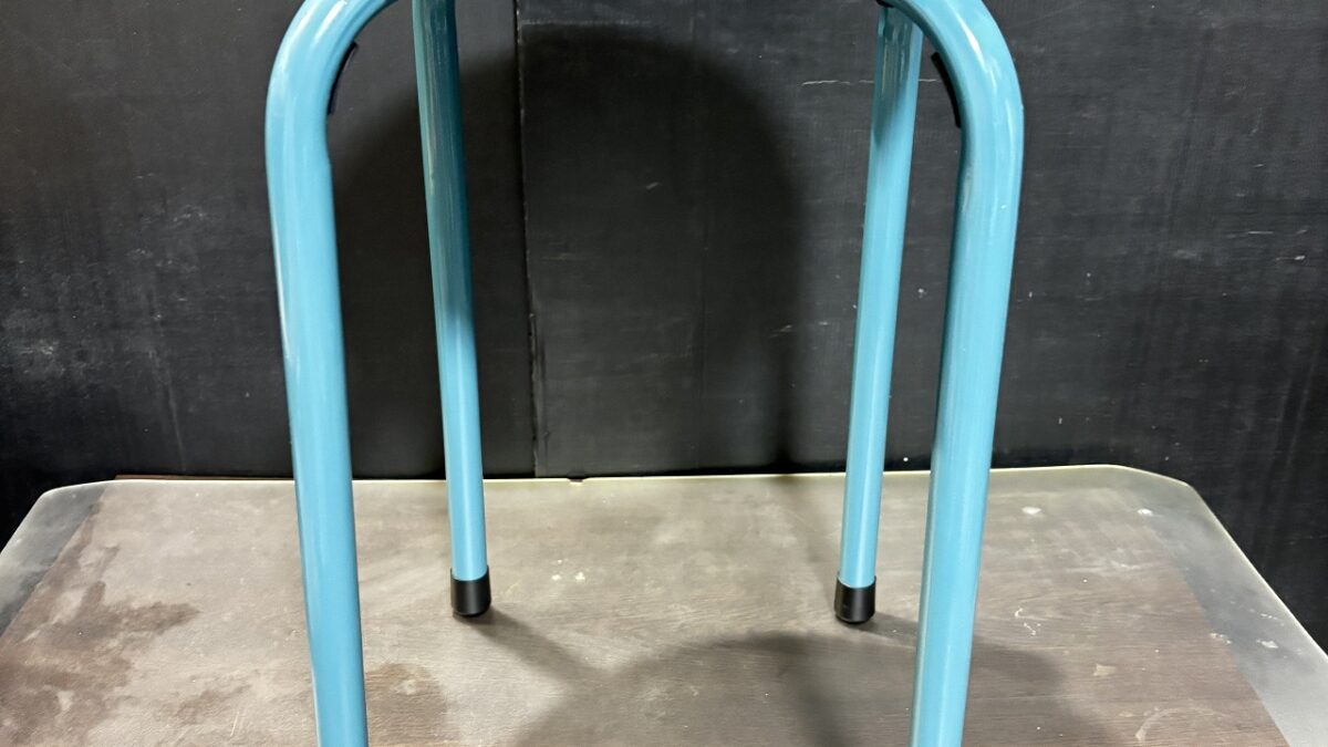 カインズ　スチールスツール　税込550円